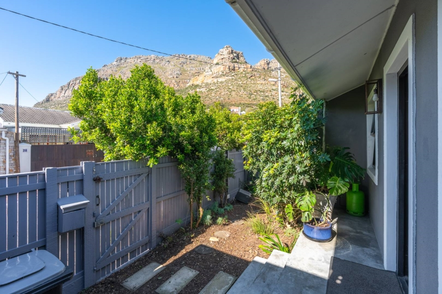 2 Bedroom Property for Sale in Lakeside Western Cape
